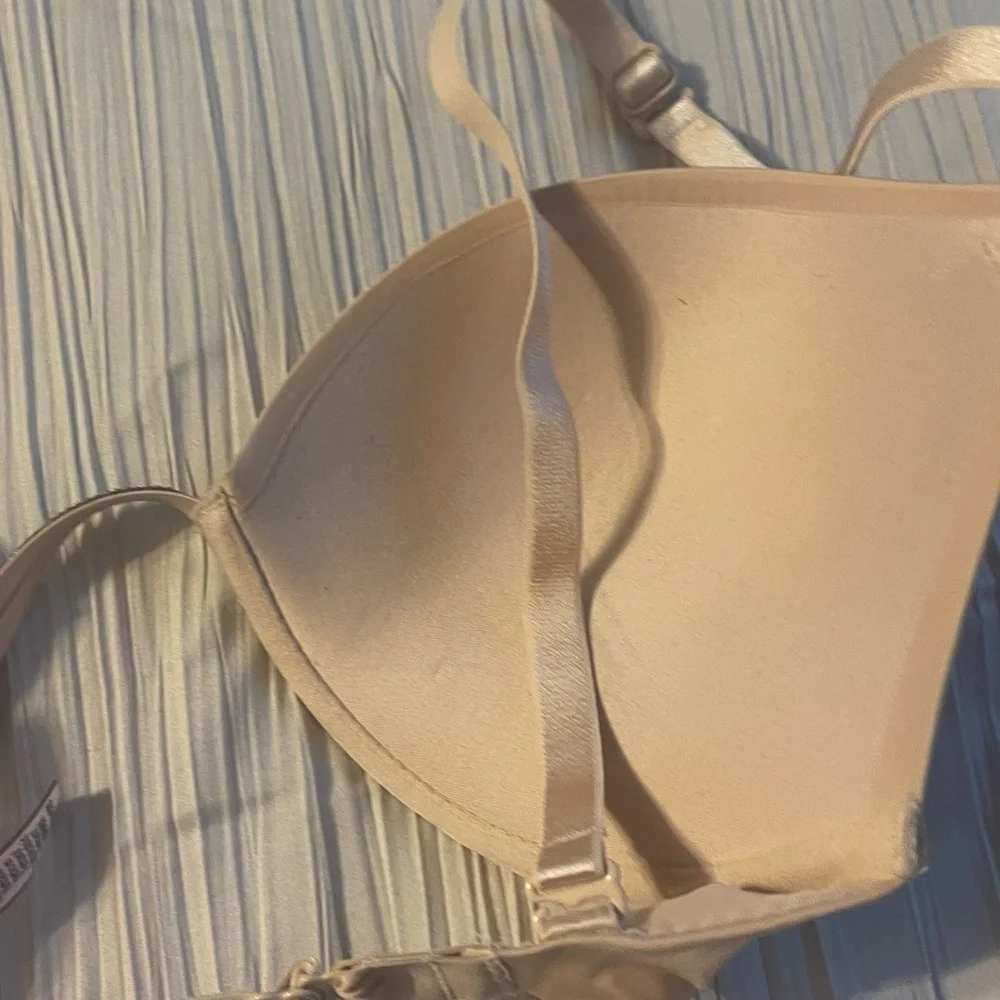 Victoria’s Secret‎ push up bra rhinestones nude beige size 34D